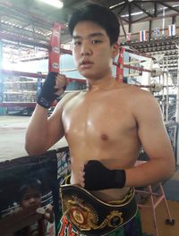 Leo Siripattananund boxeador