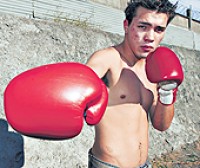 Oscar Maximiliano James boxer