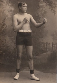 Mexican Pete Everett boxer