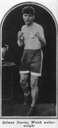 Selwyn Davies boxer