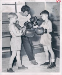 Tony Manos boxer