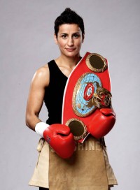 Julia Sahin boxer
