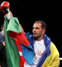 Agali Alishov boxer
