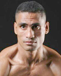 Roy Mukhlis boxer