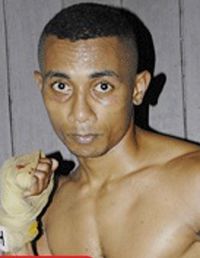 Opeti Tagi boxeador