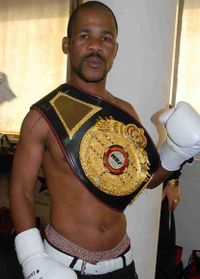 Simphiwe Nongqayi boxeador