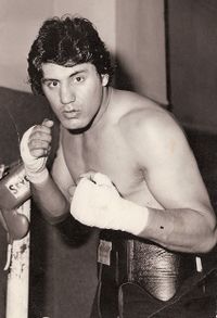 Gilbert Acuna boxer