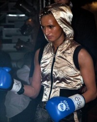 Nadya Hokmi boxer