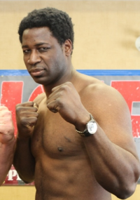 Raymond Olubowale boxeador
