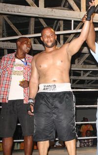 Amour Mzungu boxeador