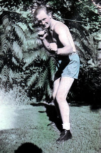 Leo Schaef boxer