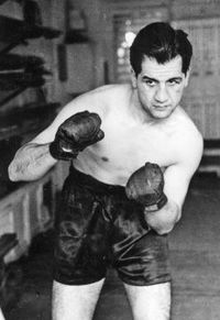 Paco Bueno boxer