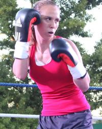 Claudia Ferenczi boxer