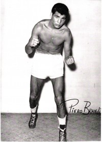 Piero Brandi boxer