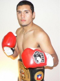 Oscar Bravo boxer
