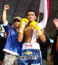 Roy Tua Manihuruk boxer