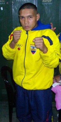Eduardo Flores boxer