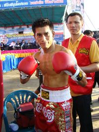 Noppadol Khongchana boxer