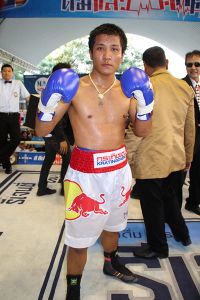 Tanawat Phonnaku боксёр