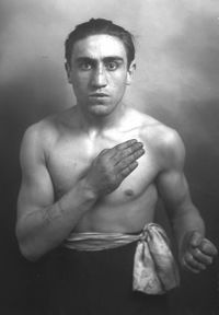 Alex Leon boxer