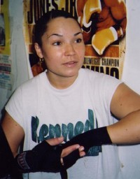 Elisha Olivas boxeur