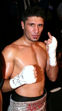 Arash Usmanee boxer
