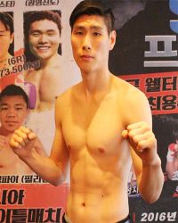 Eun Chang Lee boxeador