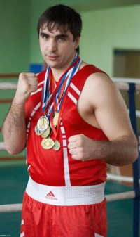 Khizir Pliev boxer