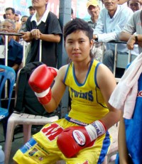 Kalaya Phosuwangym boxeador