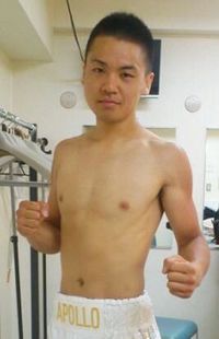 Takashi Okura boxer