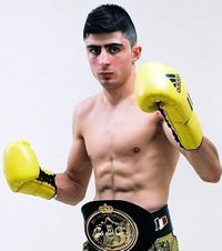 Oktay Takalak boxer