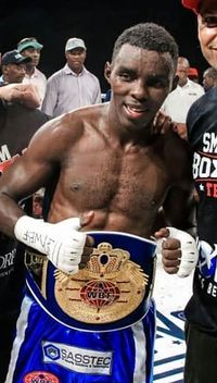 Xolisani Ndongeni boxer