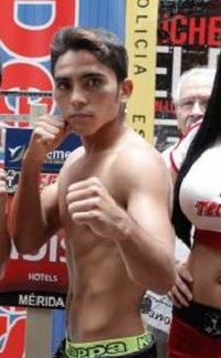 Junior Granados boxer