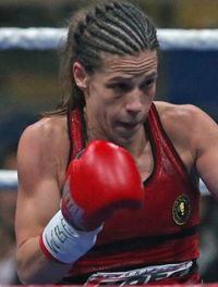 Stephanie Ducastel boxer