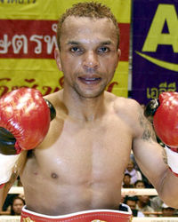 Amnat Ruenroeng boxer