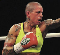 Monica Gentili boxer