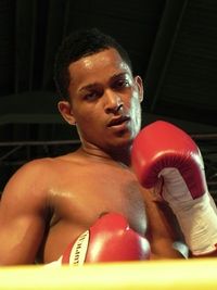 Leonard Carrillo boxeador