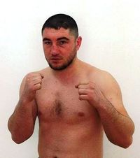Apti Ustarkhanov boxer