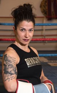Vivian Fontana boxer
