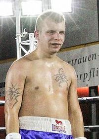 Adil Rusidi boxeador