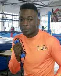 Azizi Mponda boxer