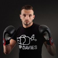 Ryan Davies boxeador