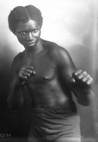 Tom Bakou boxer
