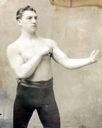 Young Mitchell boxeador