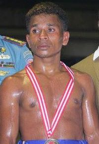 Hengky Baransano boxer