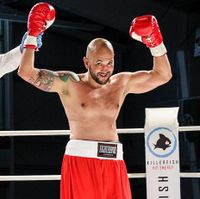 Robert Larsen boxer