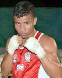 Carlos Suarez boxer