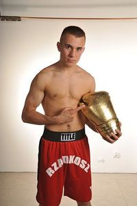 Mateusz Rzadkosz boxer