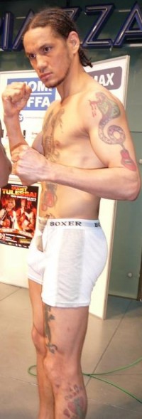 Cristian Frias boxer