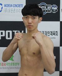 Kyung Min Lee boxer